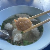 เมนูของร้าน แสงเทียนก๋วยเตี๋ยวลูกชิ้นปลาโบราณ
