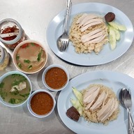 เมนูของร้าน เจ๊หงษ์ข้าวมันไก่ ถนนกาญจนาภิเษก