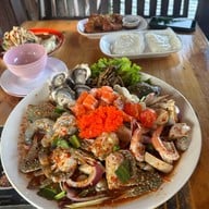 เมนูของร้าน เจ๊แพร โคตร-ละ-ยำ