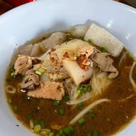 ร้านก๋วยเตี๋ยวกำนันเปี๊ยก ปทุมสายใน