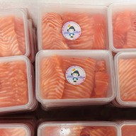 ๆมาตาพากิน แซลมอนดองซีอิ๊ว  กุ้งดองซีอิ๊ว & พรุนดอง แซลมอนซาซิมิ