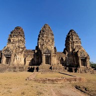 พระปรางค์สามยอด