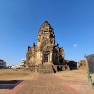 พระปรางค์สามยอด