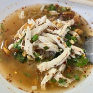 เมนูของร้าน ก๋วยเตี๋ยวสุโขทัยแม่บุญรอด สาขาโชคชัย4
