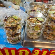 แม่รุ้งแกงเส้น ยูดีซอย4