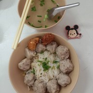 เมนูของร้าน ส่างหยุ่นก๋วยเตี๋ยวแคะ ตลาดใหม่,ซอย3
