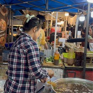 แม่รุ้งแกงเส้น ยูดีซอย4