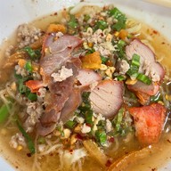 เมนูของร้าน ก๋วยเตี๋ยวสุโขทัยแม่บุญรอด สาขาโชคชัย4
