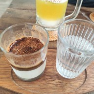 เมนูของร้าน Yann Slow Bar Cafe