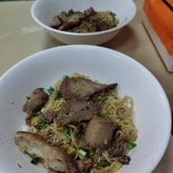 เมนูของร้าน สว่าง บะหมี่ก้ามปู sawang noodle (MICHELIN GUIDE)  สี่พระยา (Si Phraya)