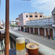 บรรยากาศ Yann Slow Bar Cafe