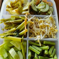 แม่หมีขนมจีนข้าวแกง