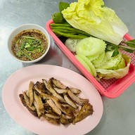 เจ้แดงหมูจุ่ม ลาดหญ้า หน้าธนาคารไทยพาณิชย์ ลาดหญ้า
