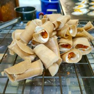 เบื้อง ดวงแก้วพลาซ่า