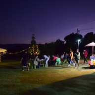 ดิวอี้ ฮิลล์ แคมป์ปิ้ง แอนด์ คาเฟ่ (DEWY HILL CAMPING AND CAFE)
