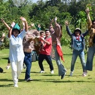 ดิวอี้ ฮิลล์ แคมป์ปิ้ง แอนด์ คาเฟ่ (DEWY HILL CAMPING AND CAFE)