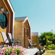 ดิวอี้ ฮิลล์ แคมป์ปิ้ง แอนด์ คาเฟ่ (DEWY HILL CAMPING AND CAFE)
