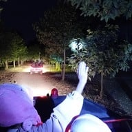 ดิวอี้ ฮิลล์ แคมป์ปิ้ง แอนด์ คาเฟ่ (DEWY HILL CAMPING AND CAFE)