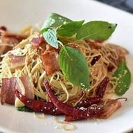 สปาเก็ตตี้ผัดพริกแห้งแฮม