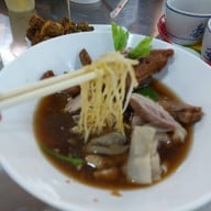 เมนูของร้าน ระตะมา ก๋วยเตี๋ยวเป็ดพะโล้ ซุปเปอร์ขาไก่สูตรต้นตำรับ หัวหิน