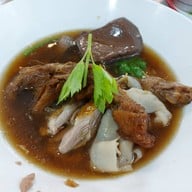 เมนูของร้าน ระตะมา ก๋วยเตี๋ยวเป็ดพะโล้ ซุปเปอร์ขาไก่สูตรต้นตำรับ หัวหิน