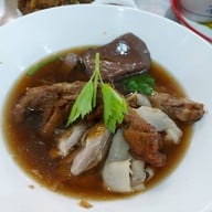 เมนูของร้าน ระตะมา ก๋วยเตี๋ยวเป็ดพะโล้ ซุปเปอร์ขาไก่สูตรต้นตำรับ หัวหิน