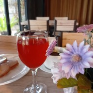 ดิวอี้ ฮิลล์ แคมป์ปิ้ง แอนด์ คาเฟ่ (DEWY HILL CAMPING AND CAFE)