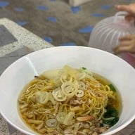 ชุนฮั้ว บะหมี่เกี๊ยวหมูแดง สามแยกปักธงชัย
