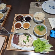 เมนูของร้าน เรือนต้น มณเฑียร สุรวงศ์