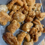 เมนูของร้าน ก๋วยเตี๋ยวเรือน้าชู ตลาดหลังกระทรวงการคลัง