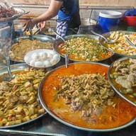 เมนูของร้าน ข้าวแกงแม่อ้อน สะพานหัน(เจ้าเก่า) สาขา1 จักรวรรดิ จักรวรรดิ