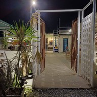 หน้าร้าน ราตรี -