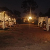 ไส้ย่าง&ยำแซ่บ นาเพื่อน