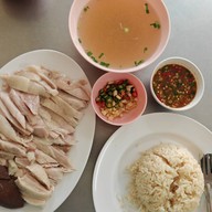 เมนูของร้าน ข้าวมันไก่ เจ๊น้อย ซอยกำนันแม้น