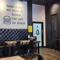 บรรยากาศ Bigger' Burgers and Steak