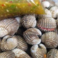 เจ้ชม แซ่บซีฟู้ดส์ หอยแครง  หอยแมลงภู่ หอยนางรม ยำแหนม  ยำขนมจีน ปลาเส้นทอด เกี๊ยวกุ้ง  ปอเปี๊ยะทอด  ใส้กรอกอีสาน food market สาย 3