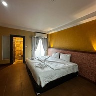 Gallery Lake View Hotel