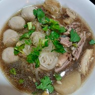 เฮียเบคส์ก๋วยเตี๋ยวหมู-เนื้อ ตลาดรถไฟ