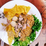 เกี๊ยวทอด ตึก b