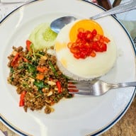 ถูกและดี Food land พัทยากลาง