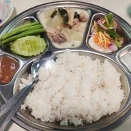 เมนูของร้าน ตู้เสบียง 1 (สาขาใหญ่) ข้าวแกงใต้ ขนมจีนน้ำยาปู
