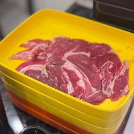 หมูสองชั้น เดอะ พร้อม ดินแดง