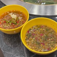 หมูสองชั้น เดอะ พร้อม ดินแดง