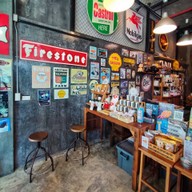 บรรยากาศ Warmbatch Coffee Roaster