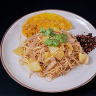 Shwe Tea House and Noodles