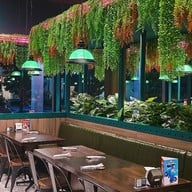 บรรยากาศ เนื้อแท้ กิ่งแก้ว