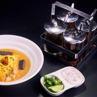 Shwe Tea House and Noodles