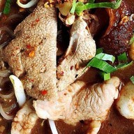 ลูกชิ้นทอดกะเตี๋ยว X ตลาดไท 1