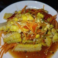 ส้มตำลาบก้อย เจ้ป้อมแซ่บอีสาน