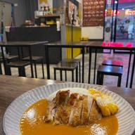 เฟรดดี้ ข้าวแกงกะหรี่ (Freddie RiceCurry) สาขาอโศก